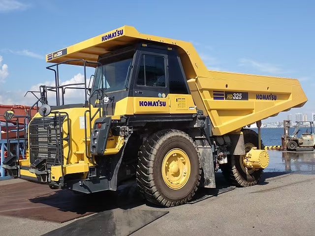 Komatsu HD325 Dump Truck T-Shirt